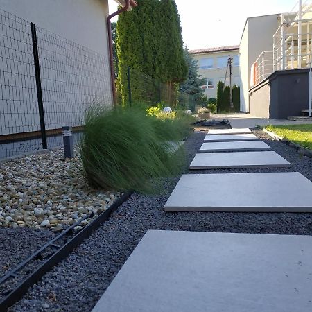 Slnecny Apartmanovy Dom Oslany Exteriér fotografie