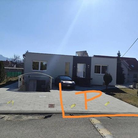 Slnecny Apartmanovy Dom Oslany Exteriér fotografie